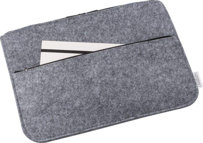 Housse d’ordinateur portable en feutre et rPET Emilia
