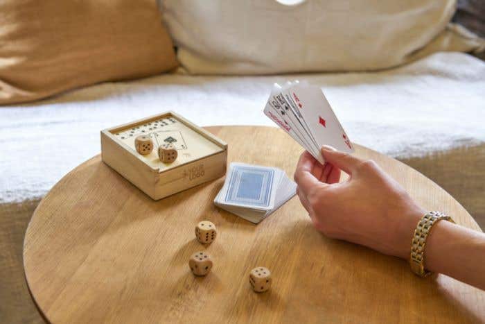 Jeu de cartes et de dés