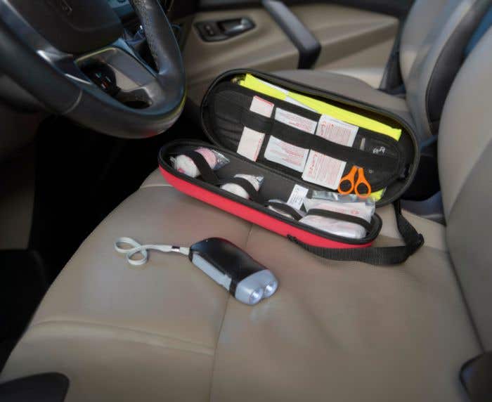Boîte de premiers secours pour voiture