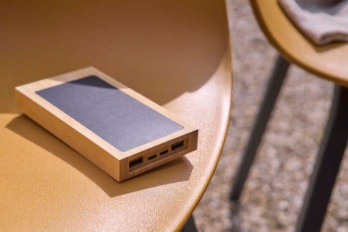 Power bank solaire en bambou Elz