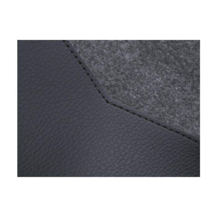 Made Out Of laptophoes | Gerecycleerd vilt | 15 inch