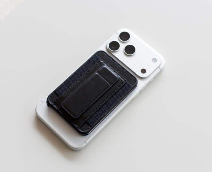 BrandCharger porte-cartes Wally Stand Pro | Recyclé
