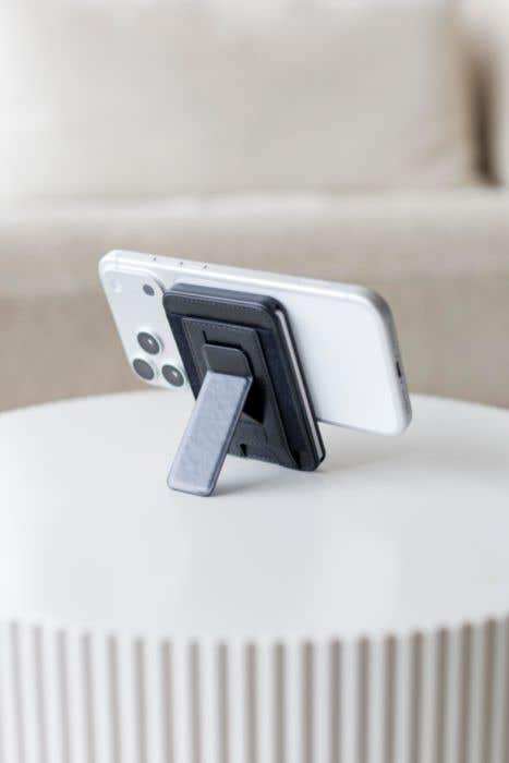 BrandCharger porte-cartes Wally Stand Pro | Recyclé