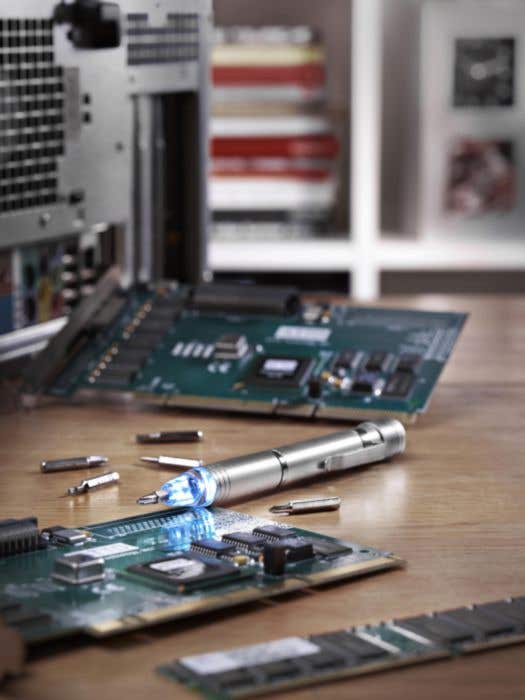 Ensemble tournevis avec petite lampe