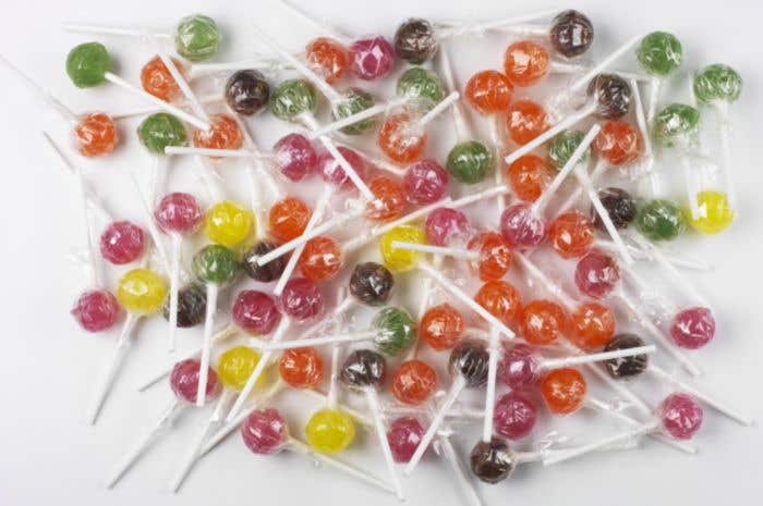 Pot en verre rempli de friandises