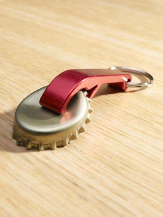 Ouvre-bouteille avec anneau pour clés