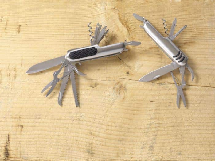 Canif avec 11 accessoires