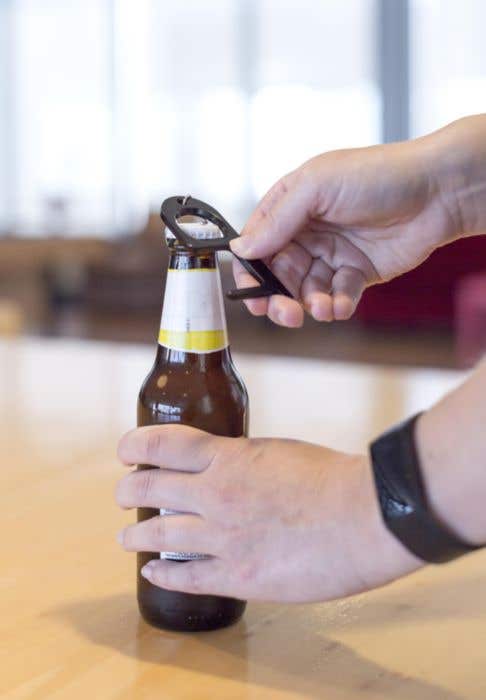 Clé hygiène avec ouvre-bouteille