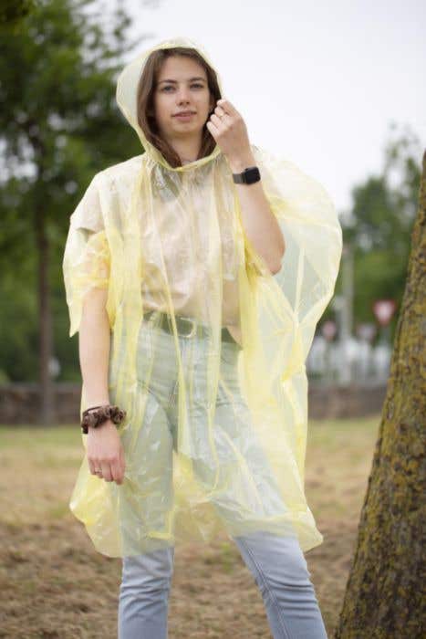 Poncho en vinyle avec capuchon
