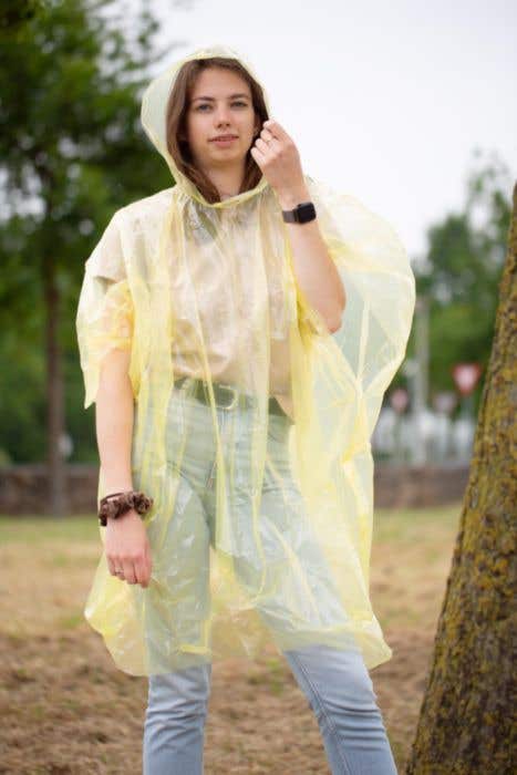 Poncho en vinyle avec capuchon