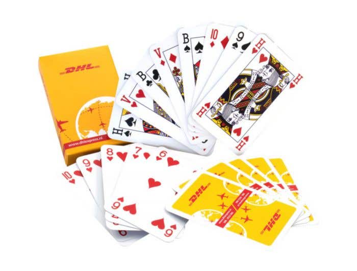 Jeu de cartes dans une boîte