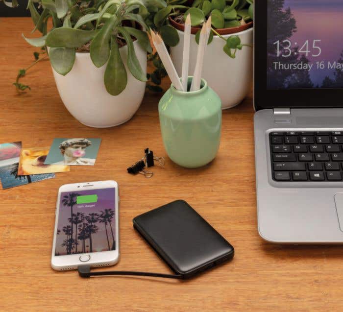 Powerbank zakformaat met geïntegreerde kabels [5.000 mAh]