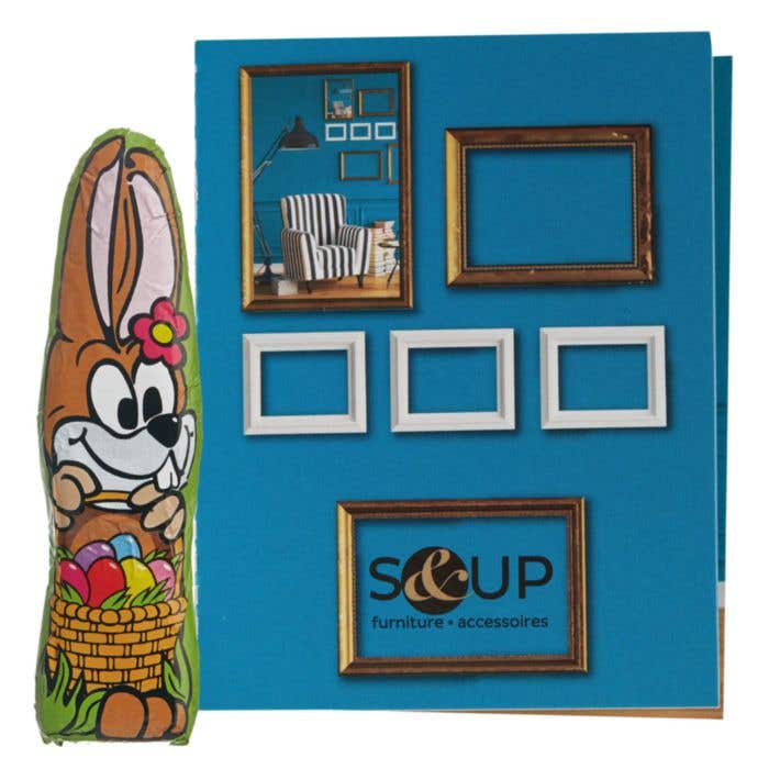 Mini lapin de Pâques dans carte